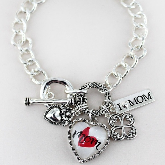Jewelry - NWT Silvertone "Mom" Bubble Charm Bracelet